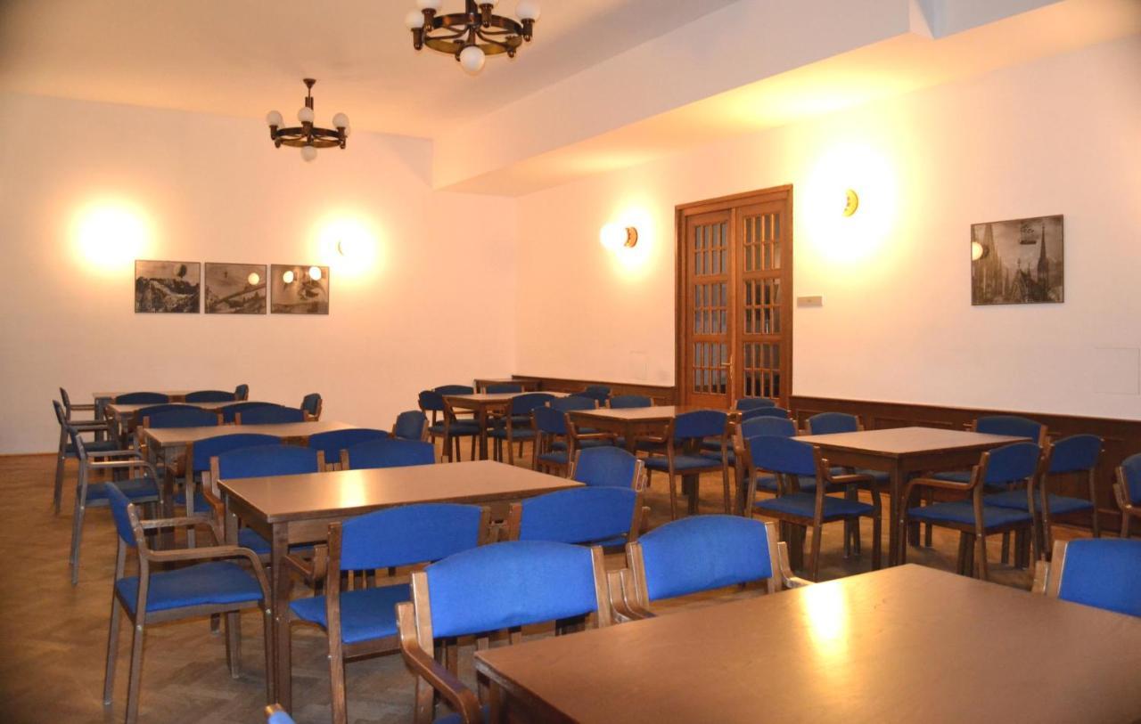 Hostel Masarykova Prag Eksteriør billede